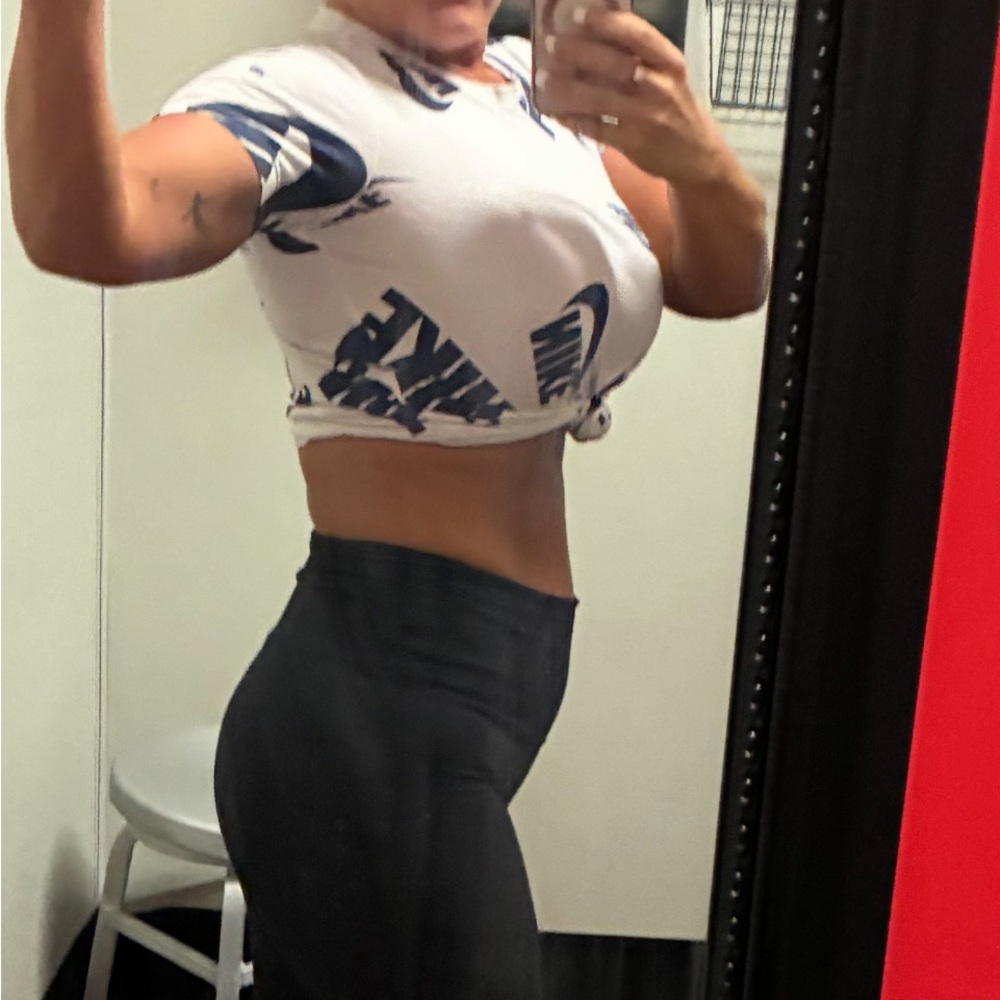 Nike Women's Graphic White and Blue Crop Top